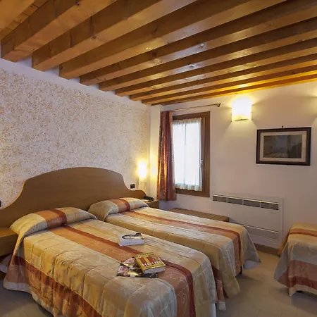 Antica Corte Marchesini ホテル