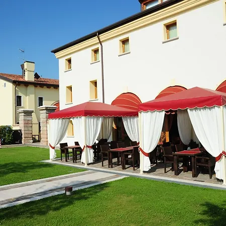 Antica Corte Marchesini ホテル