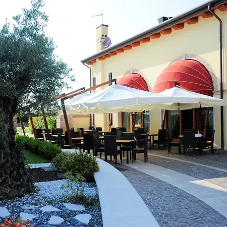 Hotel Antica Corte Marchesini 3*