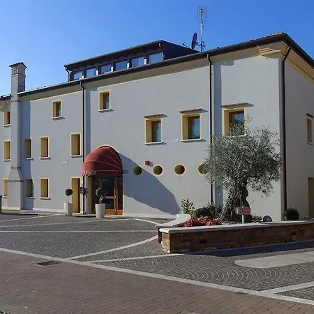 Hotel Antica Corte Marchesini 3*