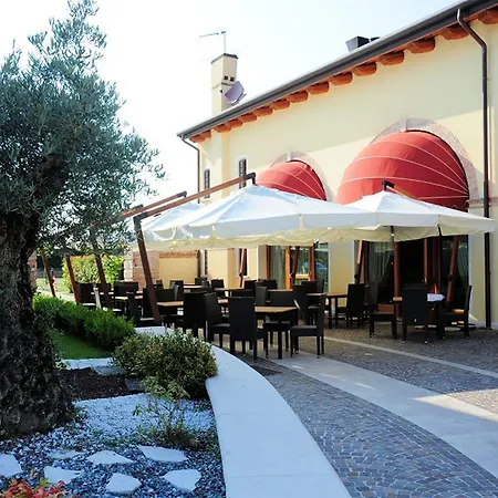 Hotel Antica Corte Marchesini 3*